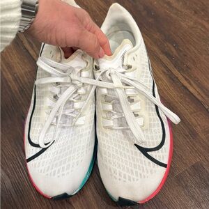 Nike White Multicolor tennis shoes sz8.5